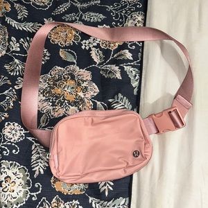 Lulu lemon belt bag